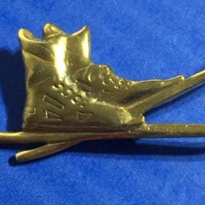 Ski Boots on Skis Pin Brooch Gold Tone 3"